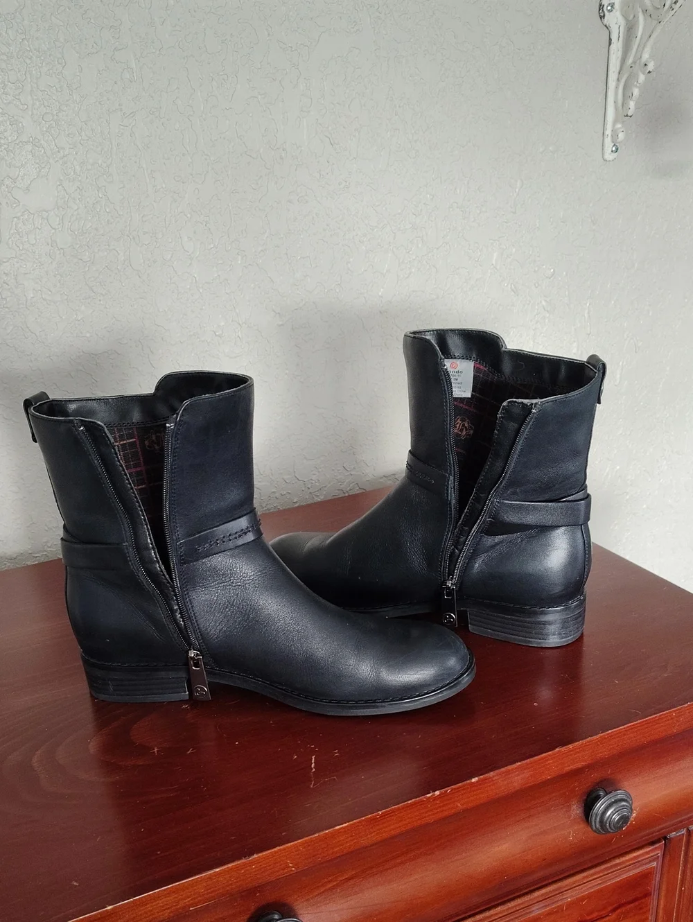 Blondo Black Chelsea Boots 7.5